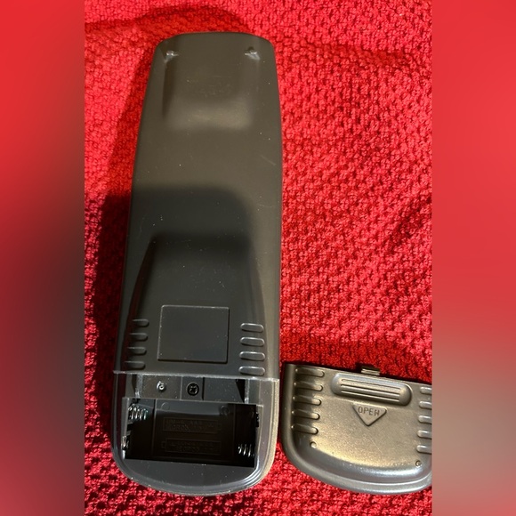 GE UNIVERSAL REMOTE CONTROL - Picture 3 of 4